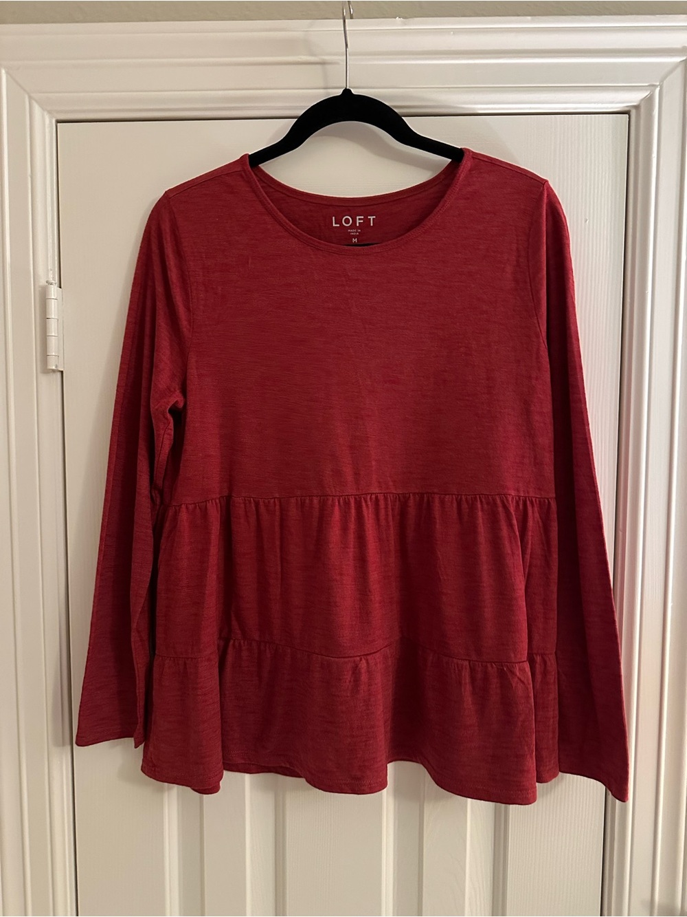 LOFT, Scoop Neck, Long Sleeve, Tiered Top
Sz M
Excellent Condition